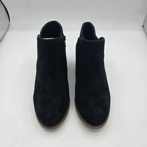 Amazon Essentials Women's Microsuede Ankle Boots, Black, Size 7  Aola